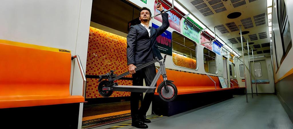 The N7MAX folding electric scooter is equipped with a 500W motor and a 36V 12.5Ah battery, with a maximum speed of 35KM/h