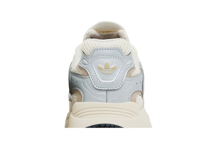 adidas Ozmillen Kreideweiß Karbon Wunderbeige (Damen)