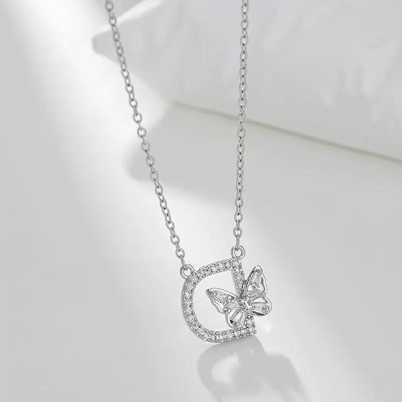 Vintage Titanium Steel Women's Pearl Pendant Necklace - Light Luxury Clavicle Chain