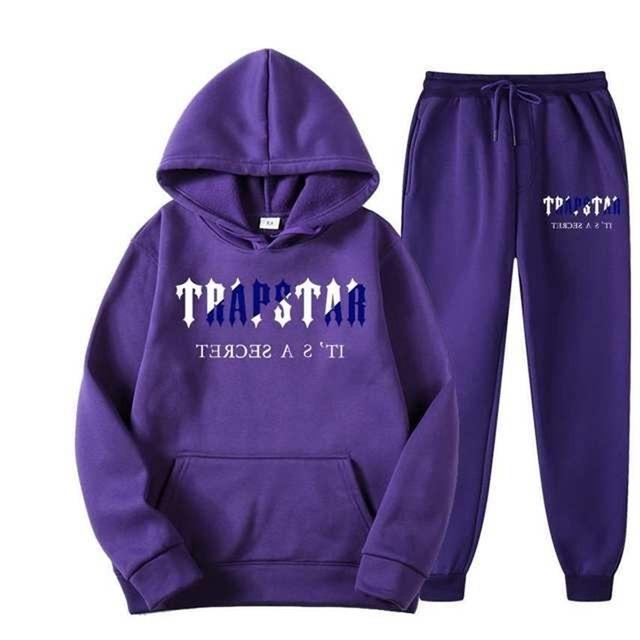 TRAPSTAR Herren Kapuzenpullover mit Buchstabenprint und Jogginghosen-Set.