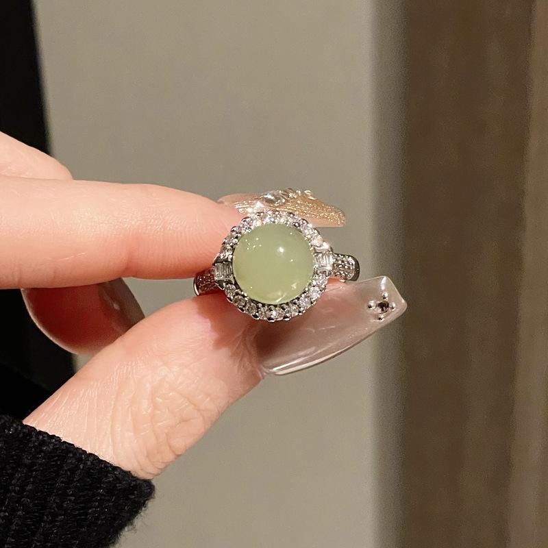 Retro Imitat Jade Chalcedon Exquisiter Ring Damen Süß Kühl Nische Opal Hoher Sinn Einfach Einzigartiges Design Accessoires