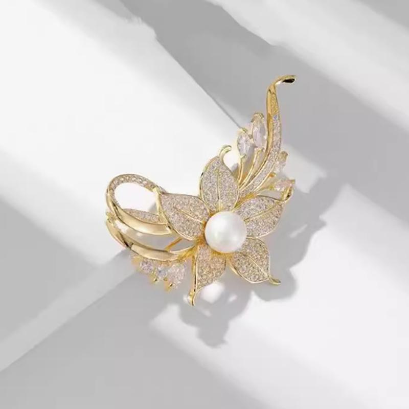 Exquisite Flower Pearl Brooch  Metal Lapel Pins For Women Girls Versatile Shiny Corsage Clothing Accessories Gifts