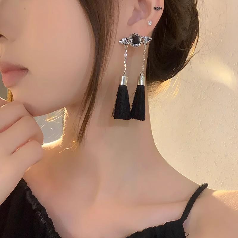 Spicy Girl Vibe: 2025 Sweet & Cool Niche Tassel Earrings - Chic & Slimming Long Design