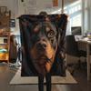 Schwarzer Rottweiler, Muster Flanelldecke, Hohe Qualität, Bequem für alle Jahreszeiten, Heimdekoration, Wärme und Komfort, Perfekt für Geschenke.
