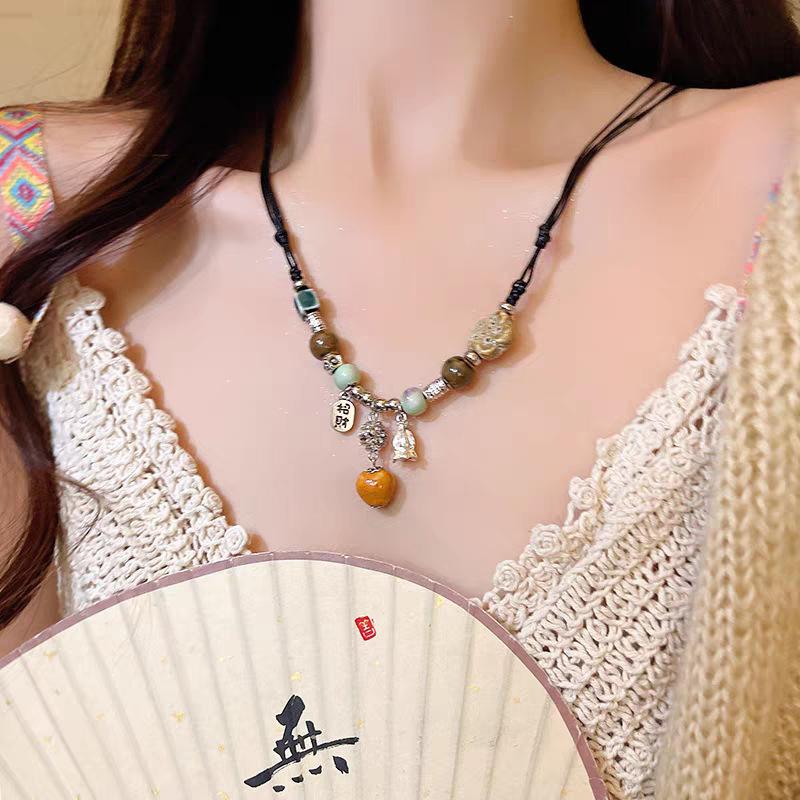 Light luxury elegant pearl water drop fringed rhinestone collarbone chain fashion temperament celebrity high sense necklace new trend