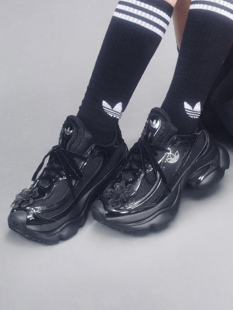 Adidas "Floating Butterfly Shoes" OZVENUZ W Vintage Sport Shoes for Women - Adidas Three-Leaf Design HQ2677