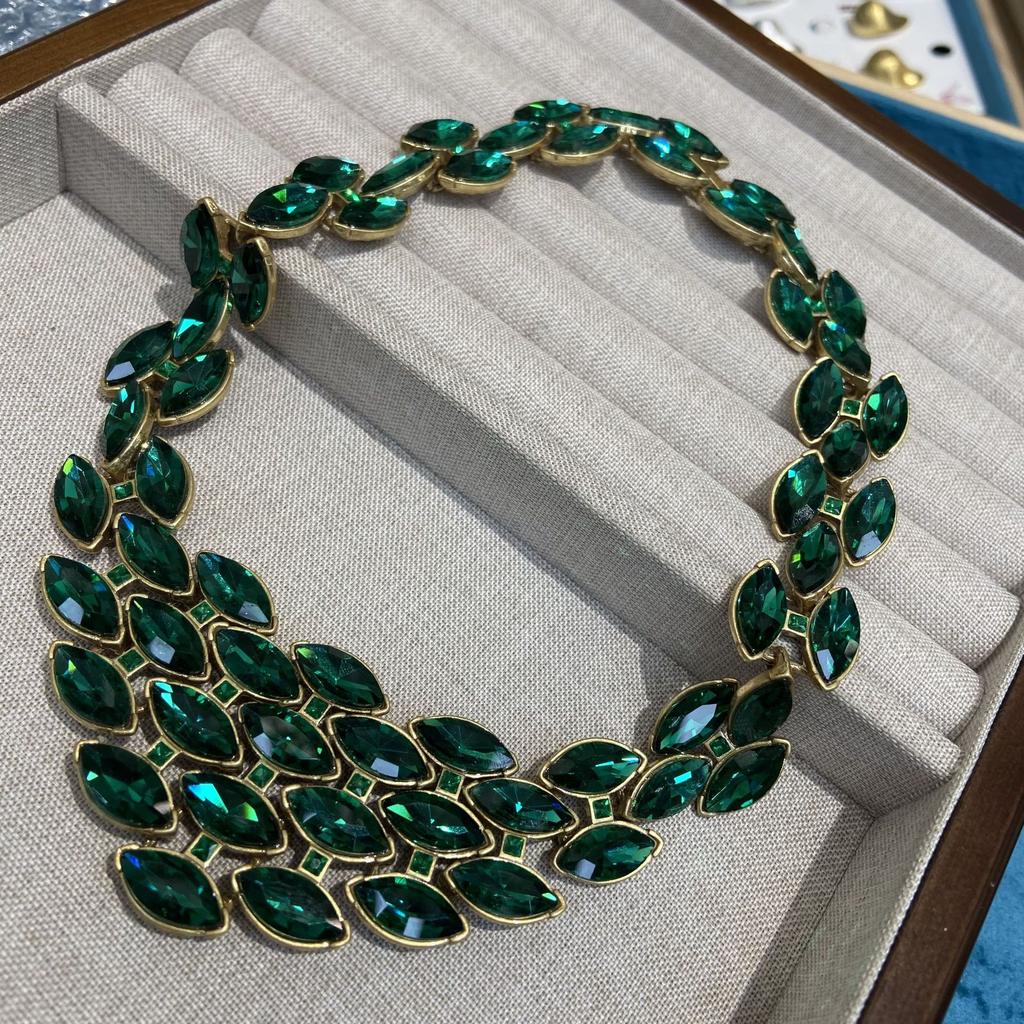 Premium Design Medieval Jewelry Retro Old Gold Diamond Cut Green Horse Eye Diamond Necklace Necklace Jewelry