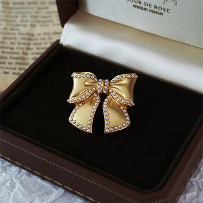 Retro Xiaoxiangfeng Bow Brooch Niche Light Luxury Simple Fashion Temperament Pin Accessories