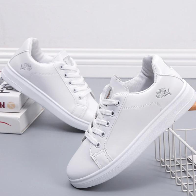 Women Casual Shoes New Spring White Sneakers Breathable Flower Lace-Up Women Sneakers Women Embroidered Shoes