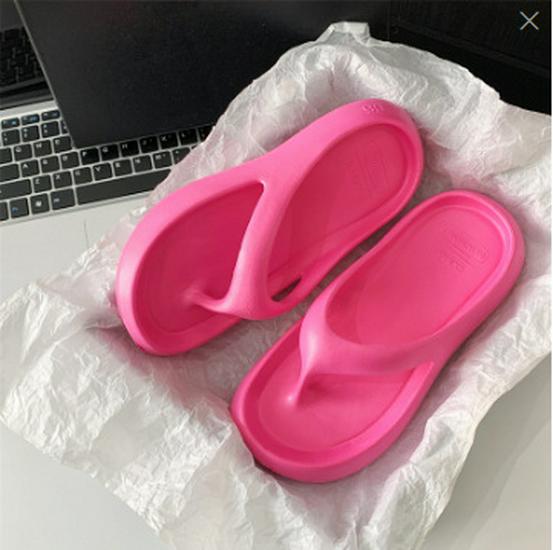 Koreańskie Celebryckie Srebrne Japonki: Modne, wygodne EVA z grubą podeszwą do noszenia na plaży.