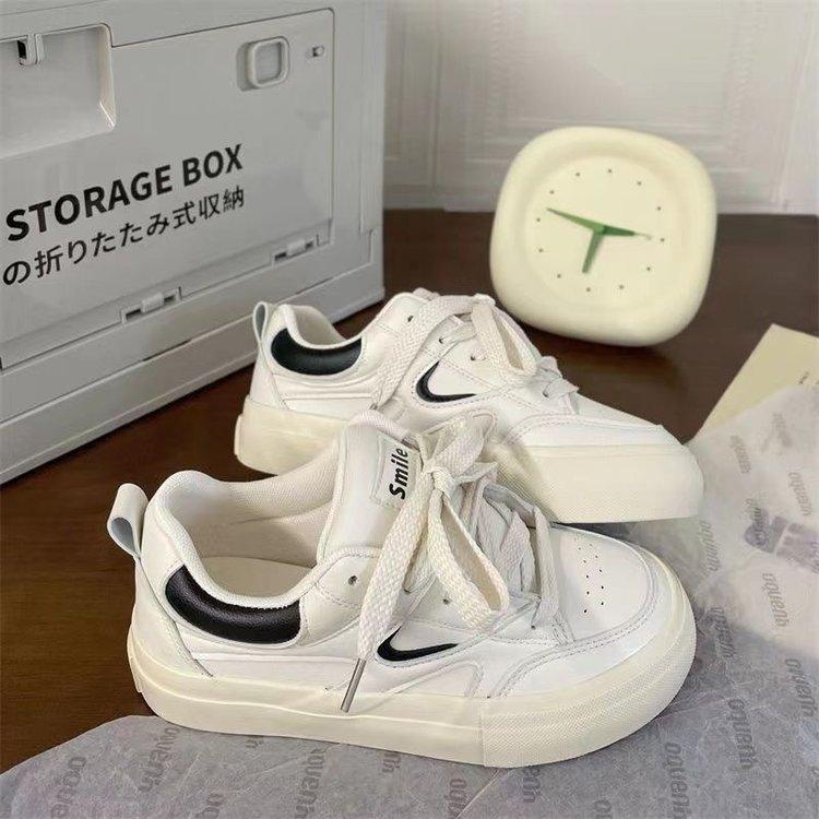 Leather retro red board shoes women's 2025 new Hong Kong style chic versatile and comfortable street shot white shoes sneakers