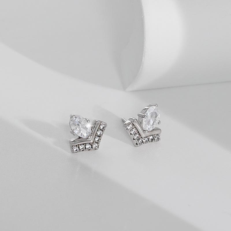 Elegant Rhinestone Triangle  Teardrop Stud Earrings - Versatile Fashion for Women