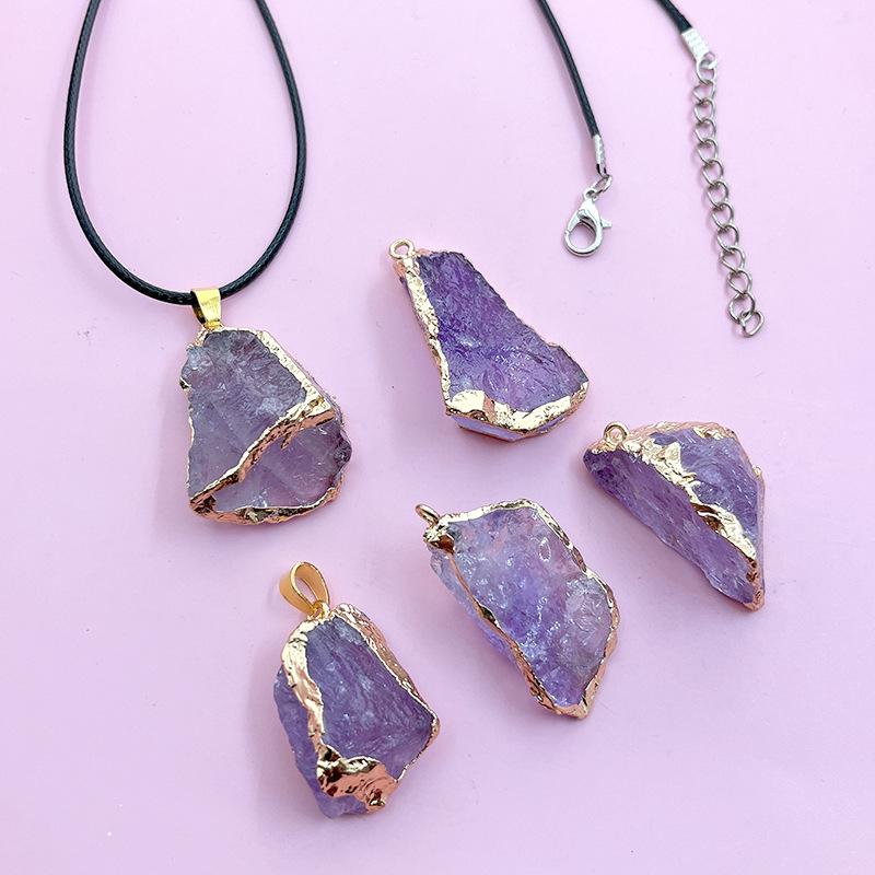 

Женское ожерелье из натурального камня, нерегулярные подвески, подвески для элегантных женщин, романтические цепочки для подарков 45+5 см With leather rope фиолетовый