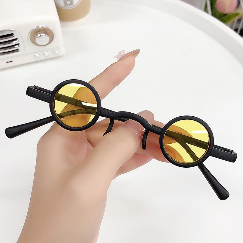 Retro Hip Hop Sunglasses Small Frame Round Street Photography Mini Small Glasses Trendy Men and Women Funny Sun Glasses 1PC