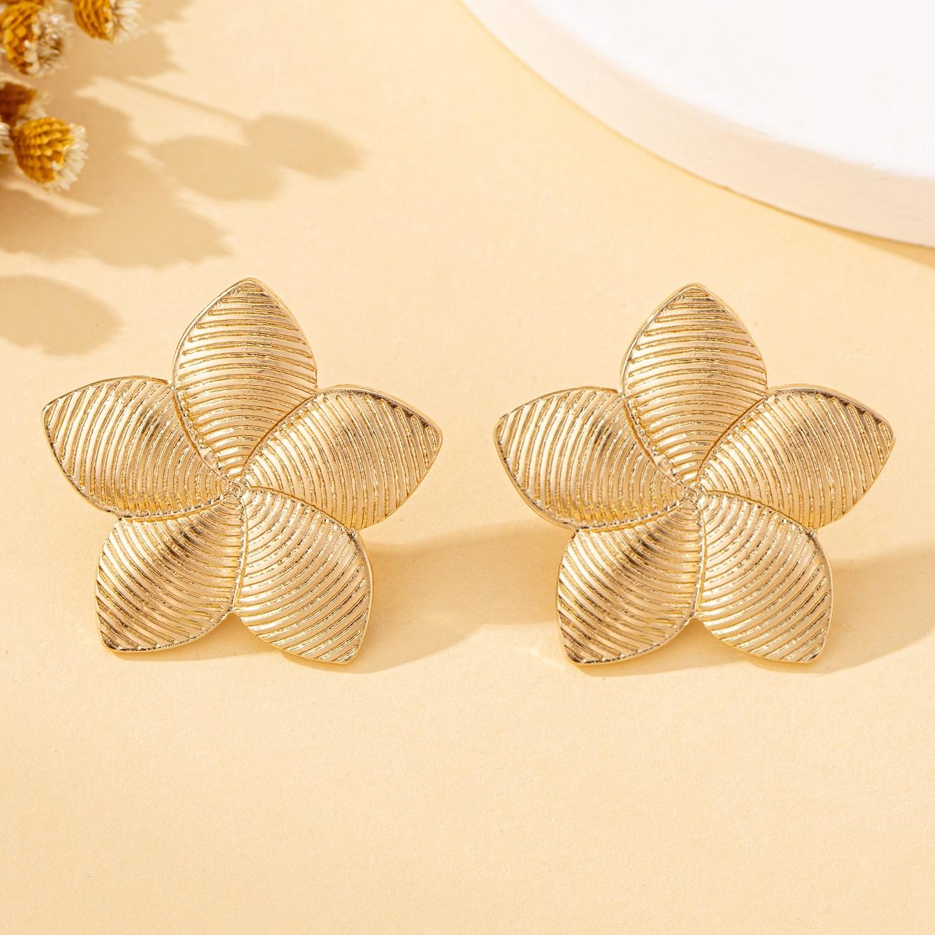 

A Pair of Women s Earrings, Simple Flower Pattern Earrings, Suitable for Daily Wear and Vacation Wear