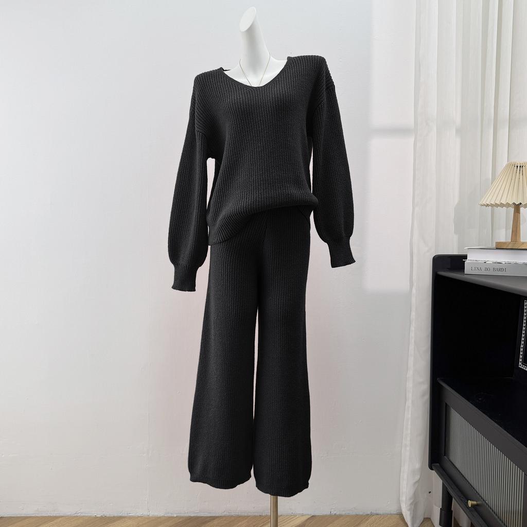 Simple and Fashionable Woolen Outfit for Women - V-neck Loose Top, Solid-colored Wide-leg Straight Pants, and A Sweater Set.
