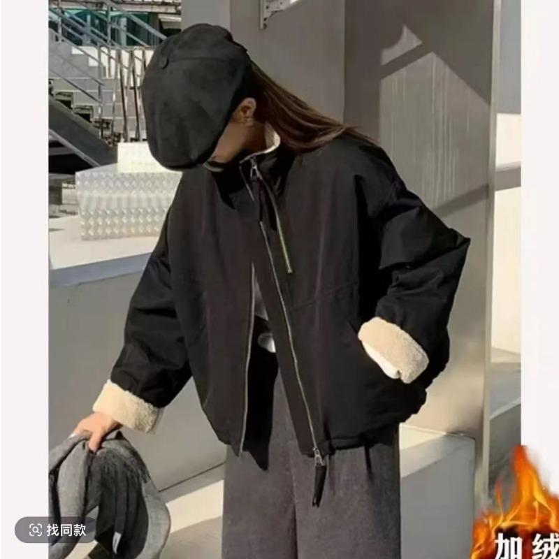 Women's new cotton-padded clothes are light and lightweight, short jackets are fashionable and loose, and large-size lamb wool down cotton.