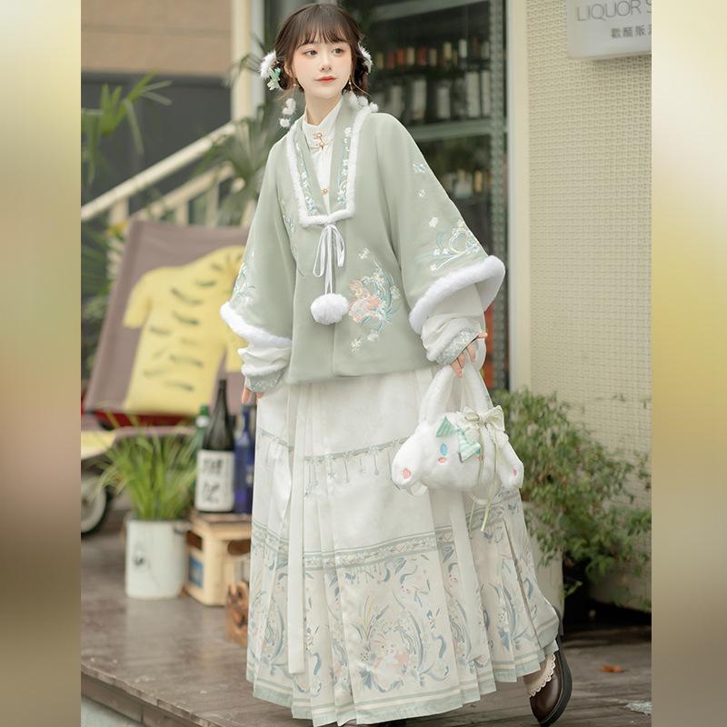 Peach Rabbit Embroidery Ming-made Cloth Cloth Jacket Horse Skirt New Year's Clothing Winter Fleece