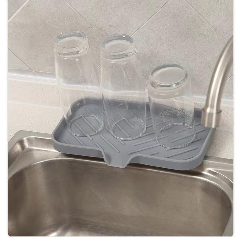 Silicone Splash-Proof Draining Mat: Non-Slip Countertop Protector for Kitchen Sink