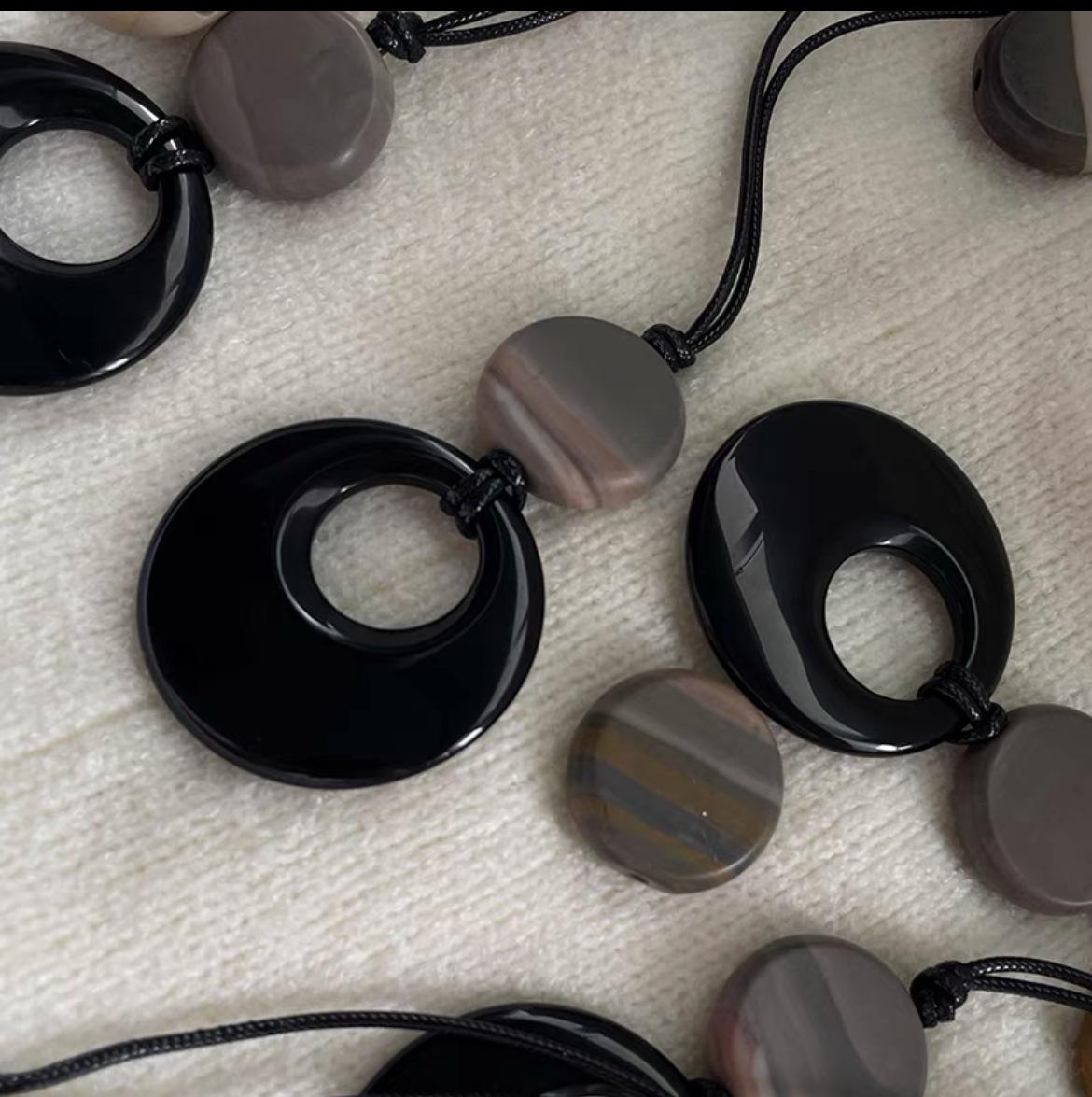 

Натуральный черный агат камень черная веревка ожерелье длинный кулон новый китайский дизайн высокое чувство летние новые аксессуары для женщин