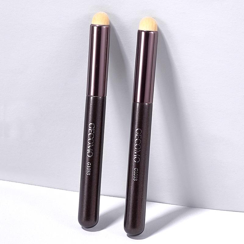GECOMO Lip & Concealer Brush: Round Head, Portable, Professional Makeup Tool