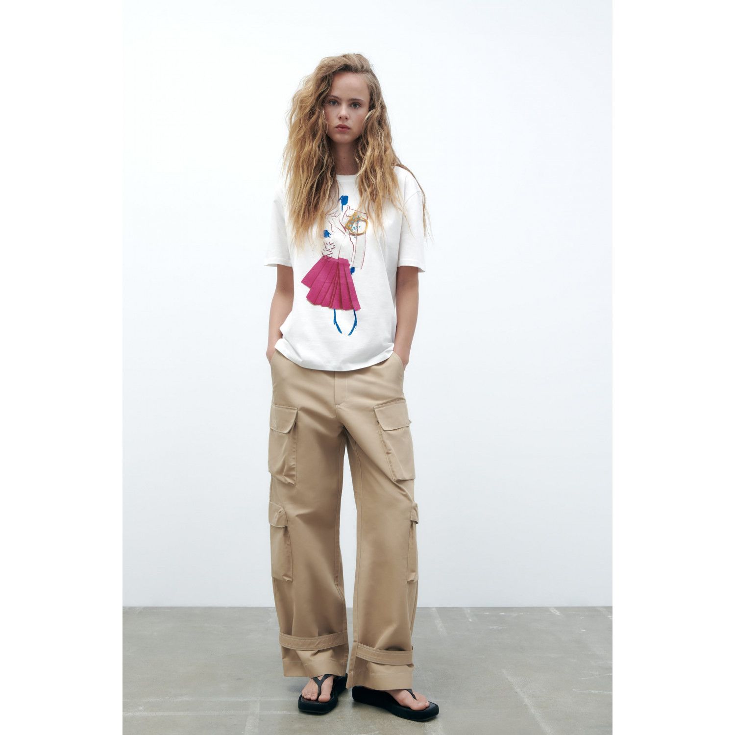 

CONTRAST GIRL T-SHIRT