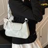 Niche design high-end underarm bag new fashion versatile shoulder messenger bag commuter baguette bag