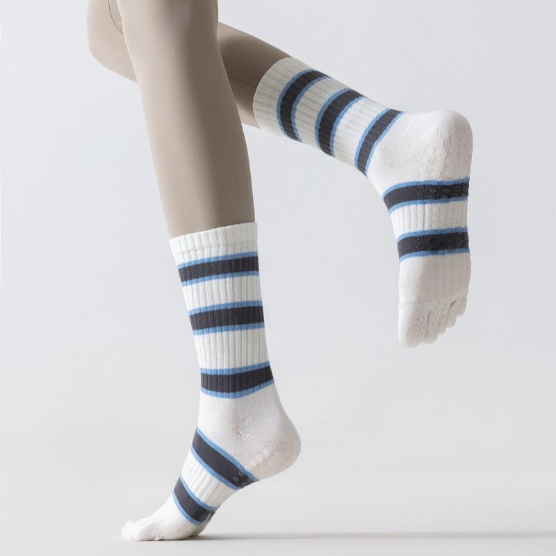 Chaussettes de Yoga à Cinq Orteils Décontractées Rayées d'Intérieur Entraînement Pilates Chaussettes Antidérapantes en Silicone Femmes Professionnel Fitness Danse Chaussettes de Sport