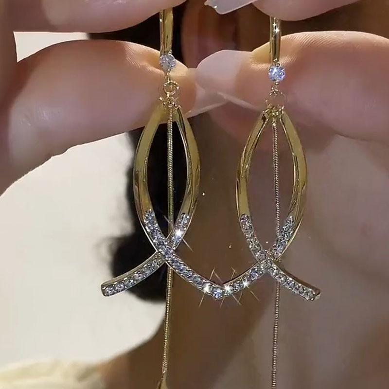 

Fashionable and Atmospheric Cross Fish Tail Long Tassel Earrings with A New Temperament, High-end and Light Luxury Earrings and Earrings