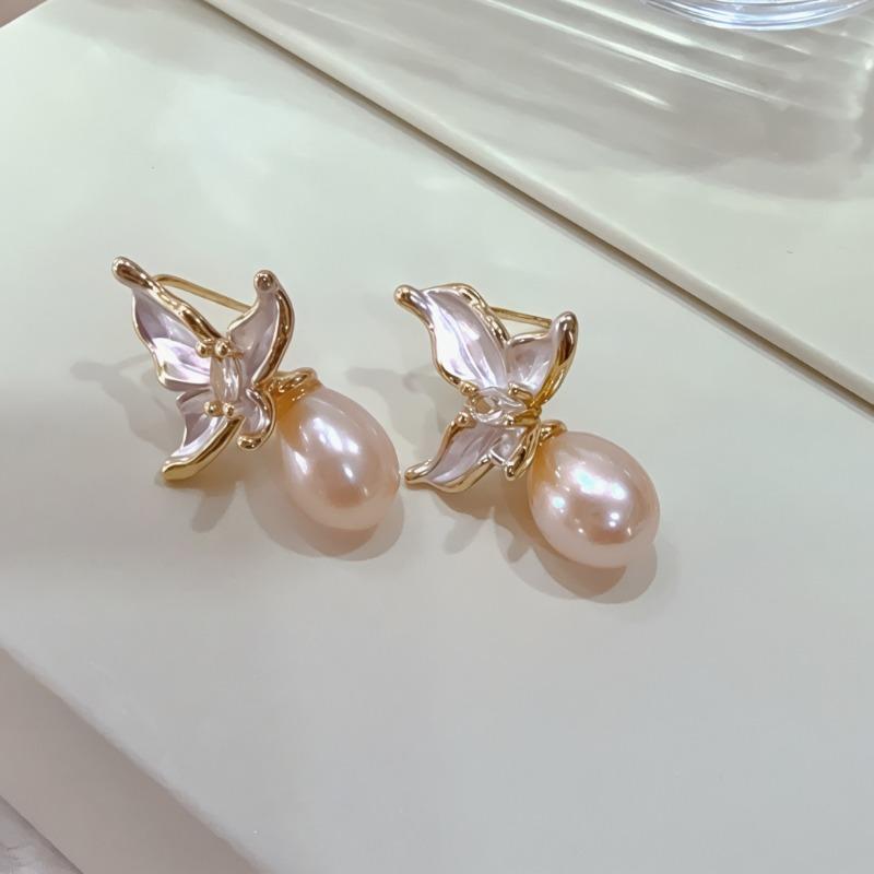 Dancing butterfly gentle charming French sweet beautiful woman natural pink pearl earrings silver needle butterfly love flower stud earrings
