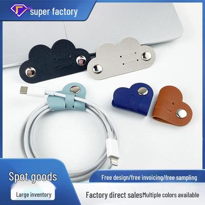 Clip Organisateur de Câbles en Cuir PU en Forme de Cœur pour Écouteurs
