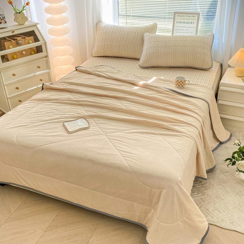 Summer Air - Conditioned Quilt In Simple Design Made Of Cool Silk