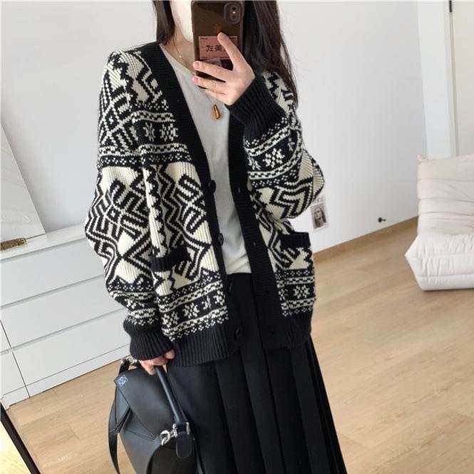 V-neck retro jacquard knitted cardigan women's spring and autumn new casual versatile loose lazy wind sweater jacket