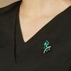 Smaragd Schmetterlingsbrosche: Elegante Damen-Insektenbrosche für ein Retro-Anzug-Accessoire.