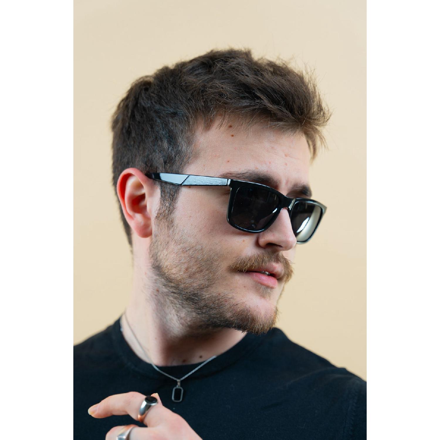 

Чорні поляризовані чоловічі сонцезахисні окуляри Tomas чорний