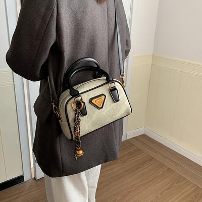 Autumn and Winter Retro Small Bag Women's 2025 New Fashion Versatile Messenger Bag Popular Super Hot Portable Bowling Bag