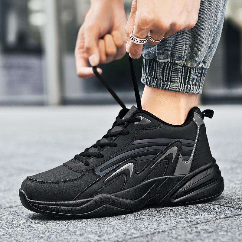 Winter velvet thickened cold-proof and warm cotton shoes, new lightweight outdoor low-top soft-soled cushioning sports dad