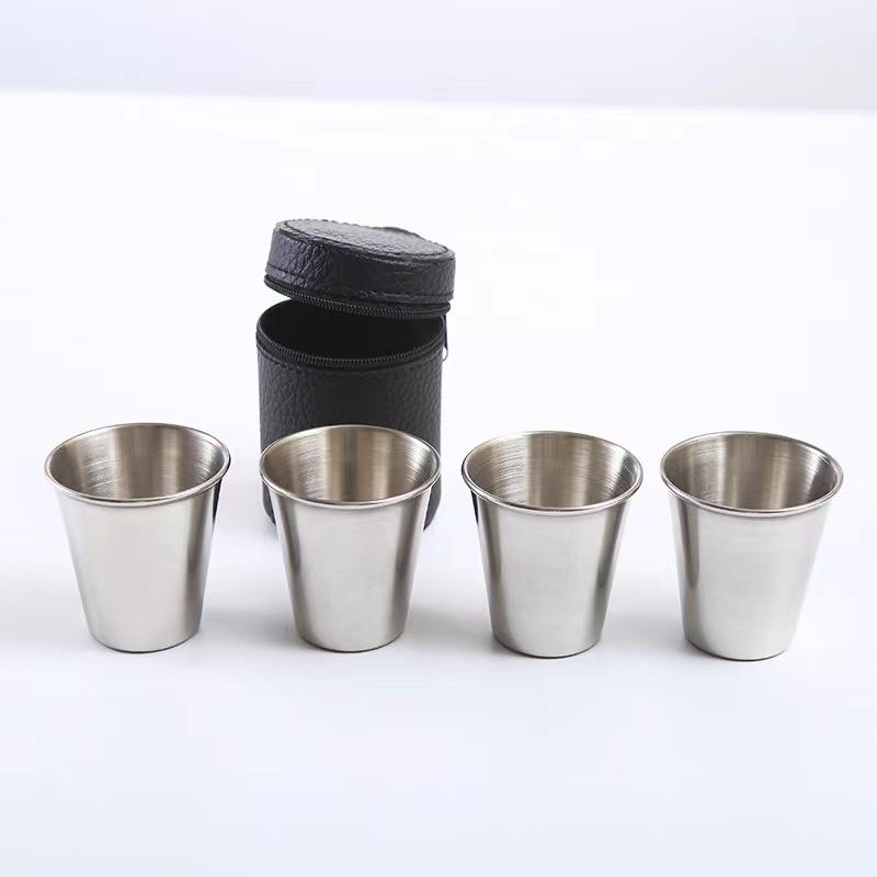 4 ks 70ml nerezových panáků s koženým pouzdrem Espresso panáky Barové potřeby Nápojová nádoba Kempování Domov Restaurace Hrneček