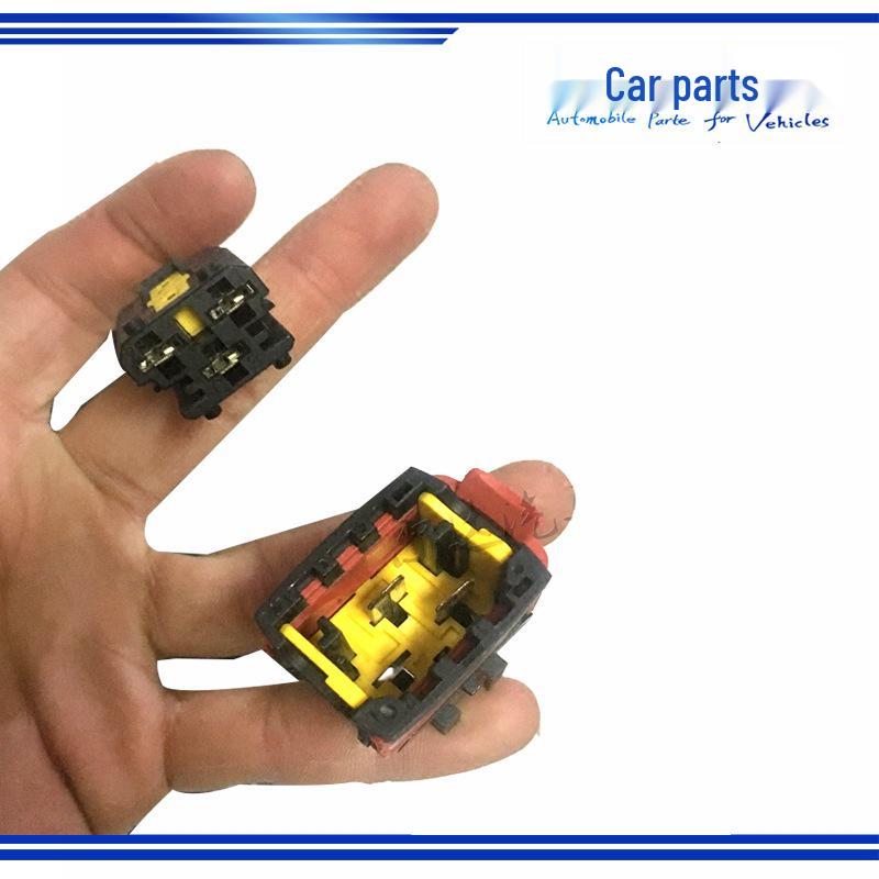 Compatible Relay Circuit Board Fuse Box for Sinotruk Howo Central Control Module WG9719581023