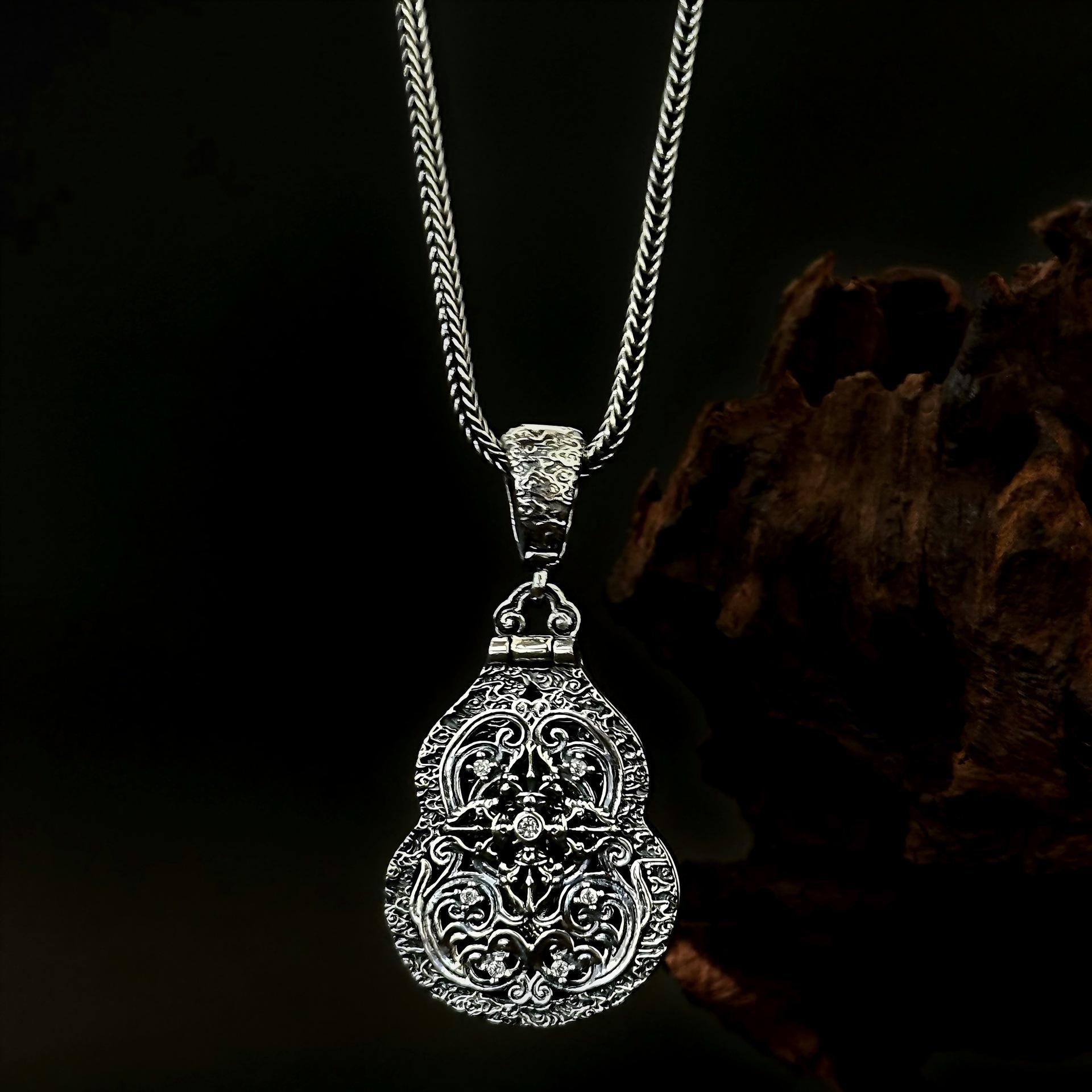 

S925 Sterling Silver Yellow Jambhala Pendant with Auspicious Clouds and Gourd Clasp in a Retro Chinese Style. 925 Silver