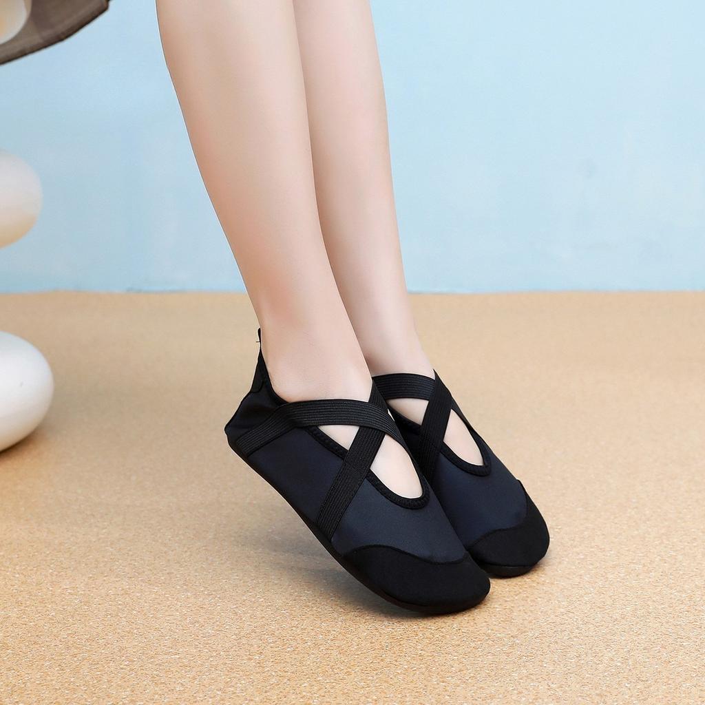 Water Shoes for Women Men Swim Aqua Socks Beach Pool Essentials Barefoot Surf Boat Kayak Sea Yoga Exercise Sport Accessories Breathable Quick-Dry