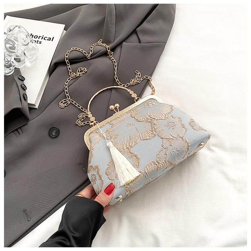 Embroidered Chinese Style Clutch Bag Lady Fashion Elegant Chain Crossbody Shoulder Bag Wedding Party Evening Handbag With Tassel