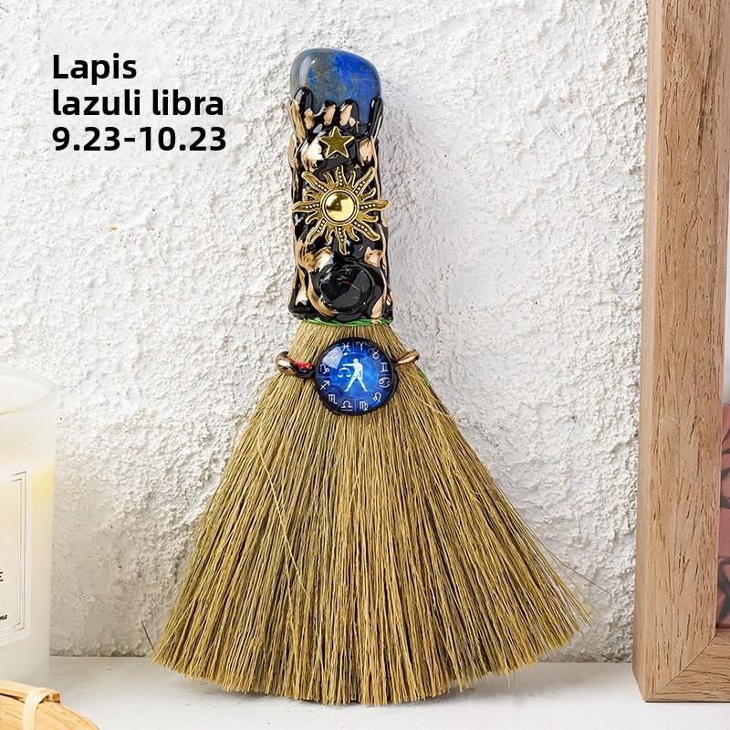 Zwölf Tierkreiszeichen Kristall Rohstein Mit Handgefertigtem Besen Dekor Für Hochzeit Und Feier