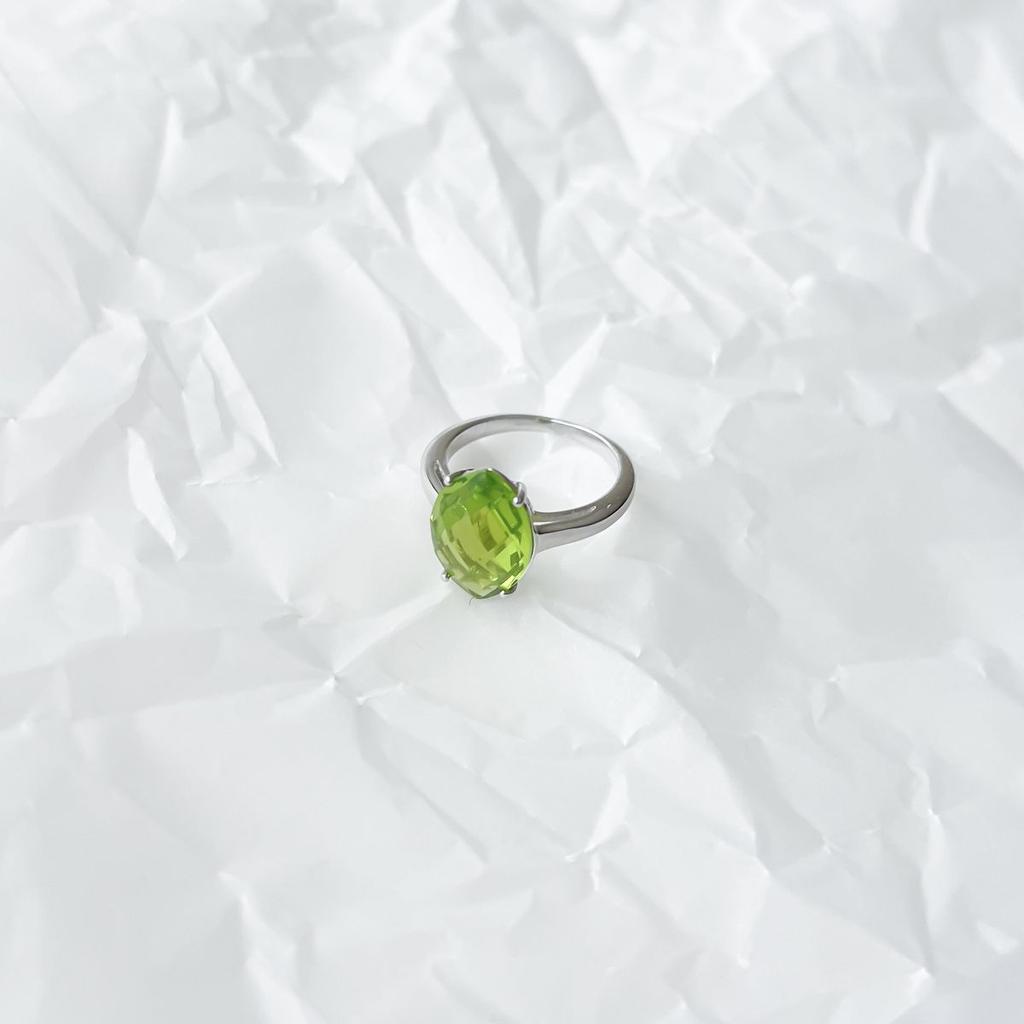 Серебряное кольцо с хризолітом 6.025ct, вес изделия 3,69 гр (2150343)