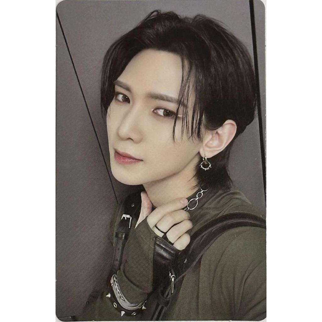 ATEEZ THE WORLD EP.2:OUTLAW A / DENÍK / JEDNOTKA DENÍKU / Z ver. OFICIÁLNÍ FOTOKARTA