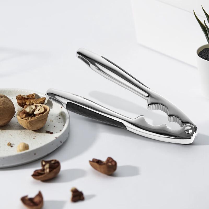Weiyang Solid Nut Cracker