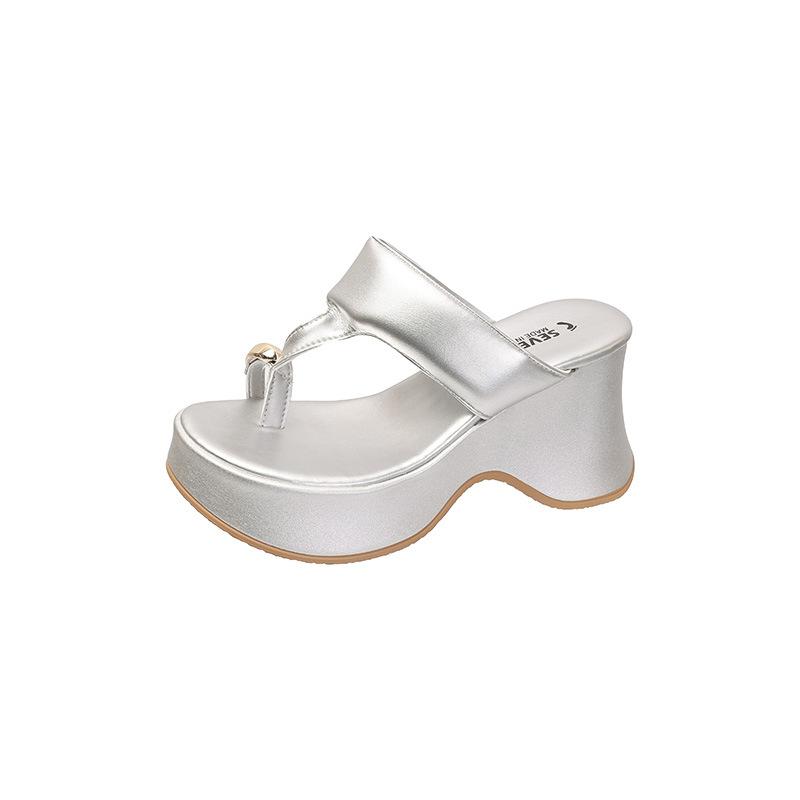 Korean version of the set of toe solid color cool slippers to wear in the summer of 2025, the new beach slope heel one-word set of toe sandals women