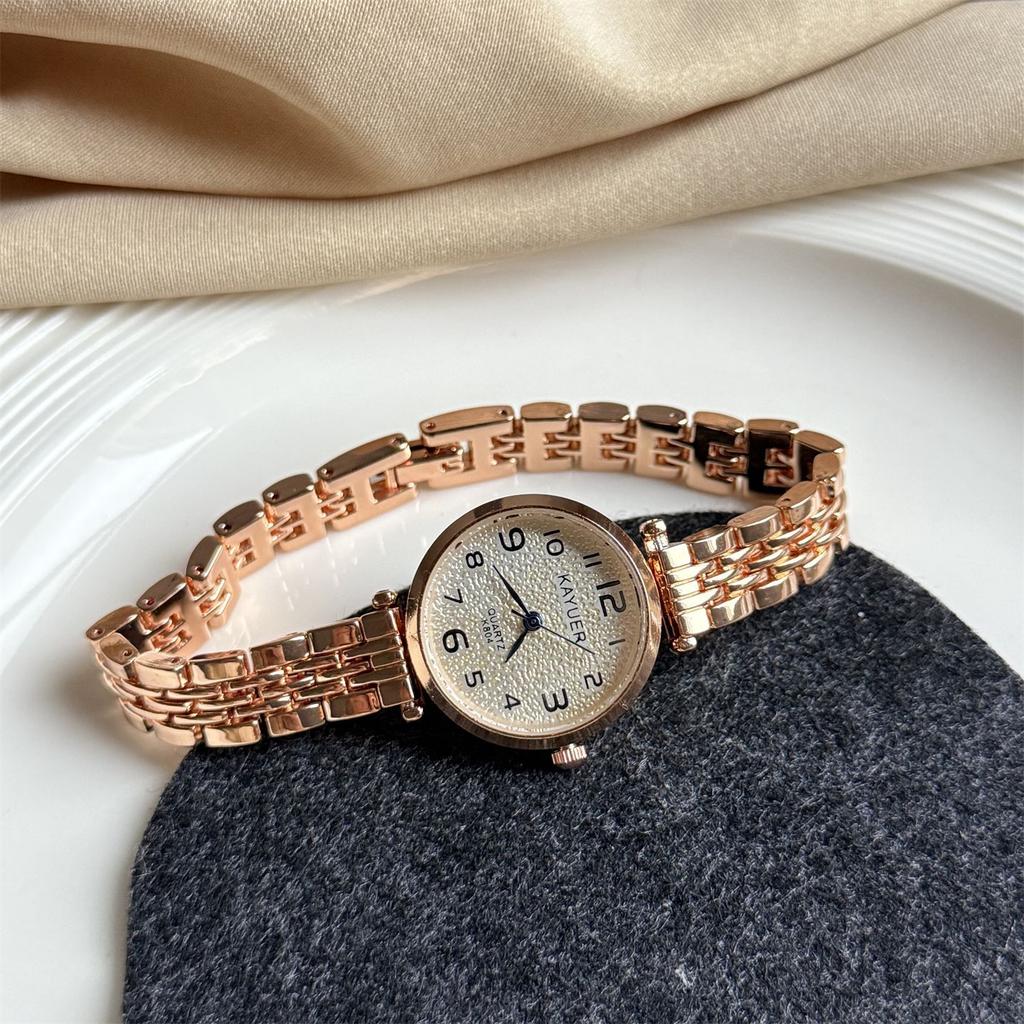 Wind Small Disc Simple Bracelet Watch Women'S Exquisite Retro Versatile High Value Digital Surface Fashion Quartz Watch