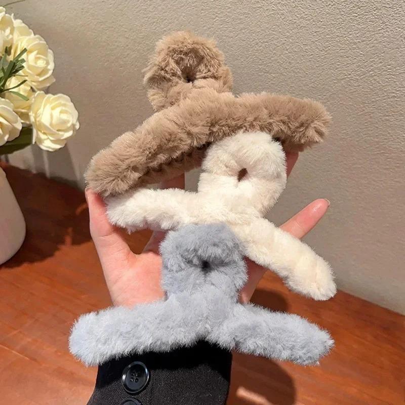 Pince à cheveux d'hiver en fausse fourrure pour femmes Élégante barrette crabe en acrylique Épingle à cheveux Accessoires pour cheveux de fille Coiffure duveteuse Clip pince à cheveux