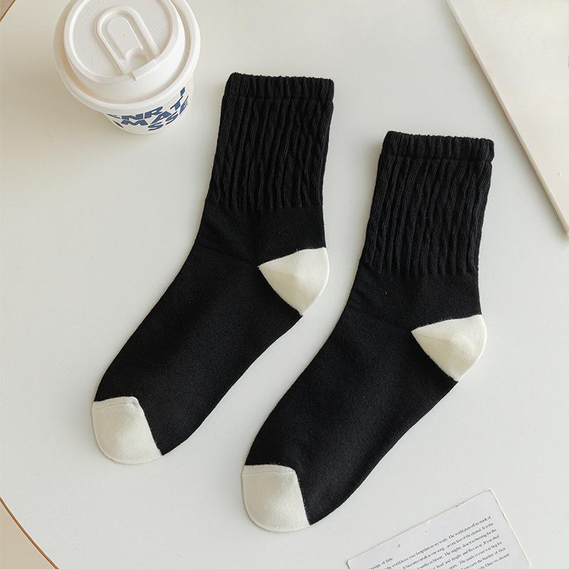 Female Spring and Autumn Simple Stripe Trend New College Wind Absorption Sweat All Build In The Tube Cotton Socks